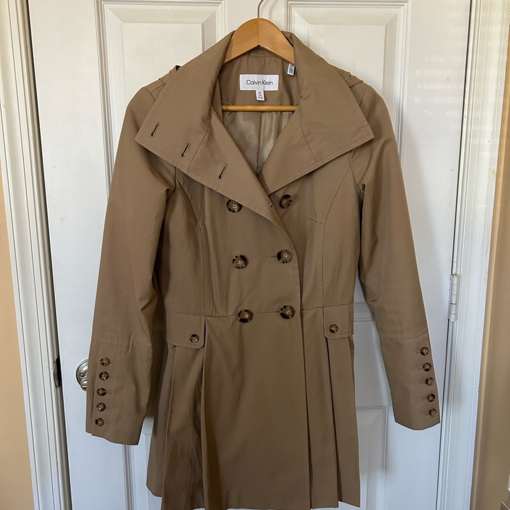 Calvin Klein Tan Trench Coat with Tailored Silhouette